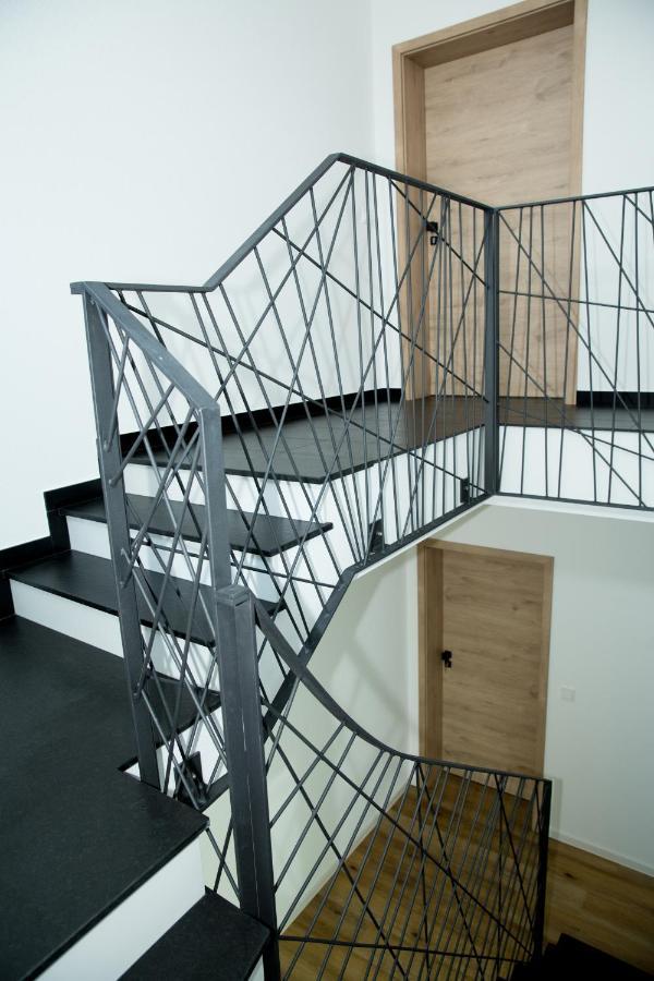 Schoener Wohnen ฟรีเซนไฮม์ ภายนอก รูปภาพ